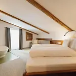 Loj - Our Kind Of Place Otel