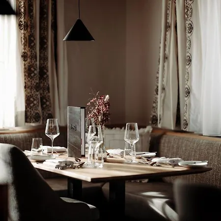 Loj - Our Kind Of Place 호텔 플라차우