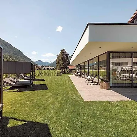 Loj - Our Kind Of Place 4*